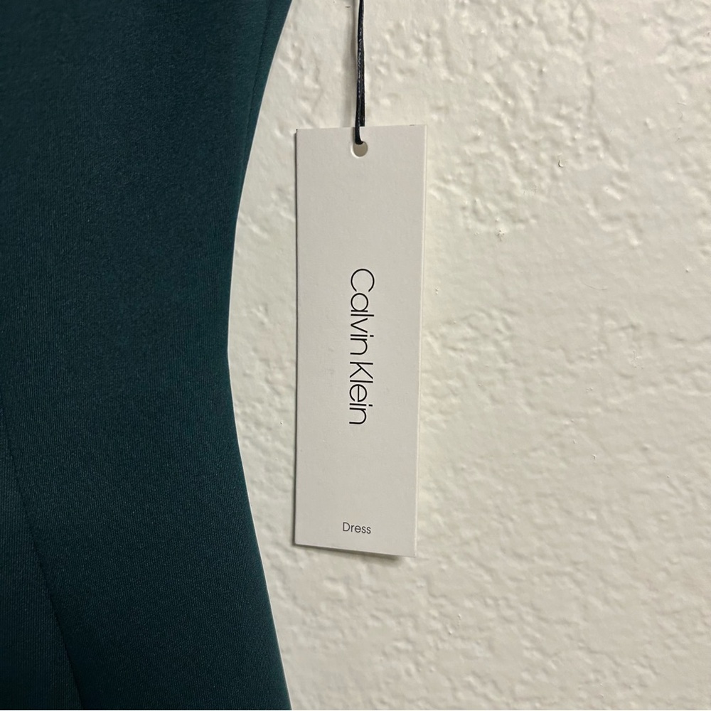 NWT Calvin Klein Forest Green Sleeveless Dress with Gold Chain, Size 4 - Picture 6 of 8